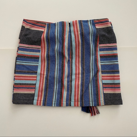Guess Striped Pattern Mini Skirt - size 6 - Picture 2 of 5